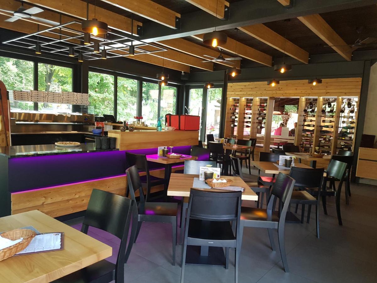 Apartman Centrum V Sukromi Restauracia U Jakuba มาร์ติน ภายนอก รูปภาพ